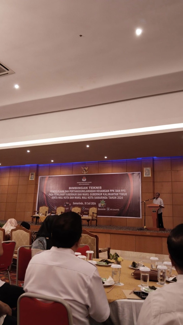 Giat, Rabu 10 Juli 204 1. Menghadiri Rapat Pencegahan dan Penanganan Gangguan Ketentraman dan Ketertiban Umum di Tingkat Kecamatan dan Kelurahan se-Kota Samarinda di Ballroom Hotel Amaris Samarinda dihadiri Kasi Tapem. 2. Menghadiri Rapat Bimtek Pengelolaan dan Pertanggungjawaban Keuangan PPK dan PPS pada Pemilihan Gubernur dan Wakil Gubernur Kalimantan Timur serta Wali Kota dan Wakil Wali Kota Samarinda Tahun 2024 di Hotel Puri Senyiur Samarinda dihadiri seluruh Sekretariat PPS dan Ketua PPS. 3. Mengikuti Zoom Meeting Rapat Koordinasi Kepegawaian Tema " Optimalisasi pemenuhan pengembangan kompetensi 20 JP dan Manajemen Talenta Menuju ASN pemerintah Kota Samarinda yang Profesional Akuntabel serta Berintegritas di ikuti Staf Seklur.