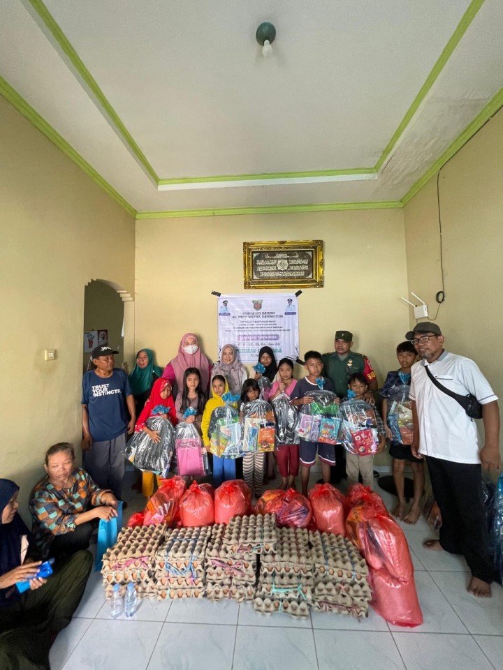 Giat, Rabu 10 Juli 2024  Penyerahan Bantuan pada kegiatan Probebaya bidang Pemberdayaan Tahun Anggaran 2024 Penyerahan Bantuan kepada Warga kurang mampu dan Anak sekolah di Jl AW Syahrani 4 blok S RT 01 & RT.02 dihadiri Kasi Kesra kecamatan, Kasi Kesr &a Kelurahan, Pendamping Probebaya Non Infrastruktur, Ketua Pokmas beserta anggota, Babinsa dan Ketua RT.