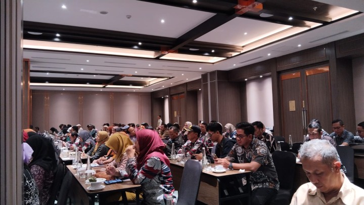 Giat, Kamis 18 Juli 2024, Menghadiri Rapat Koordinasi dan Bimtek Penyusunan Laporan Pertanggungjawaban Keuangan PPK dna PPS pada Pemilihan Gubernur dan Wakil Gubernur serta Wali Kota dan Wakil Wali Kota Samarinda Tahun 2024 di Hotel Fugo Samarinda dihadiri Sekretaris dan Bendahara PPS & Monitoring cek lokasi peninjauan permohonan pemecahan sertifikat jl AW Syahrani blok JB RT 01 dihadiri Kasi Tapem beserta staf.