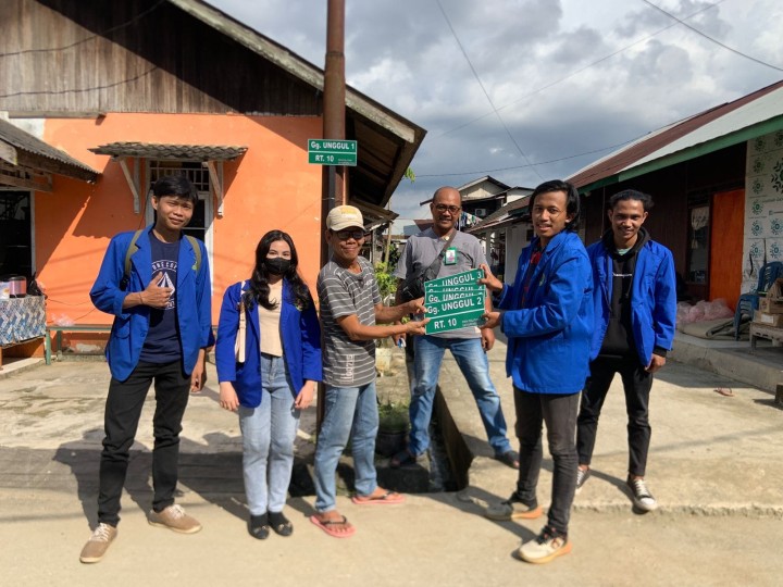 Giat, Jum'at 19 Juli 2024, Menerima kunjungan dari Mahasiswa Widyagama Mahakam Samarinda di ruang Seklur, Menghadiri Rapat Koordinasi di Ruang Camat Samarinda Utara dihadiri Lurah, Meninjau lokasi dan menanggapi masalah bangunan diatas parit Jl Ring road RT 12 dan RT 01 di hadiri Kasi Tapem beserta staf dan Satpol-PP Samarinda Utara & Pemberian kenangan Plang nama Jalan kepada RT 10, RT 11 dan RT 12 dari anak mahasiswa Politeknik dihadiri Kasi Tapem.