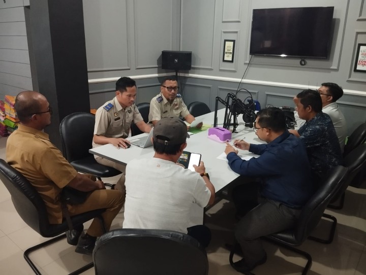 Giat, Selasa 23 Juli 2024, Menghadiri undangan Mediasi kedua saudara Stenly mowilos perihal atas bidang Tanah yg terletak di kelurahan sempaja barat di Kantor BPN Kota Samarinda dihadiri Kasi Tapem beserta staf & Menghadiri Rapat paparan tentang fasilitas program PNM Mekar oleh PT. Permodalan Nasional Madani (PNM)di ruang Mangkupalas dihadiri Lurah.