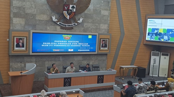 Giat, Selasa 23 Juli 2024, Menghadiri undangan Mediasi kedua saudara Stenly mowilos perihal atas bidang Tanah yg terletak di kelurahan sempaja barat di Kantor BPN Kota Samarinda dihadiri Kasi Tapem beserta staf & Menghadiri Rapat paparan tentang fasilitas program PNM Mekar oleh PT. Permodalan Nasional Madani (PNM)di ruang Mangkupalas dihadiri Lurah.