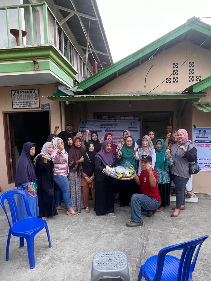 Giat sore, Rabu 24 Juli 2024 Penyerahan Bantuan pada kegiatan Probebaya bidang Pemberdayaan Tahun Anggaran 2024 Sosialisasi Dasawisma sekaligus pemberian makanan tambahan untuk posyandu balita di wilayah RT 01, RT 02 dan RT 03 dihadiri Kasi Kesra beserta staf, Pendamping Non Infrastruktur, perwakilan PKK kelurahan, Ketua Pokmas beserta anggota dan Ketua RT.
