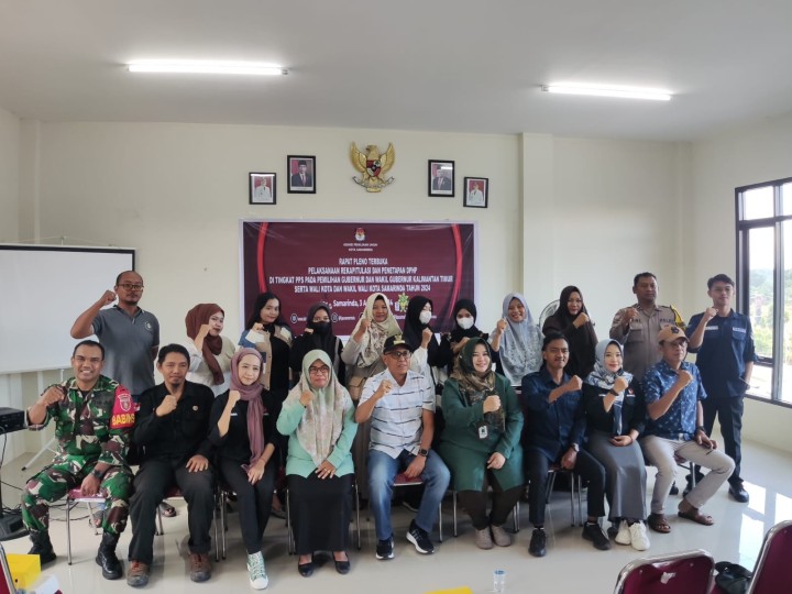 Giat, Sabtu 03 Agustus 2024 Menghadiri Rapat Pleno Terbuka pelaksanaan rekapitulasi dan penetapan DPHP di tingkat PPS pada Pemilihan Gubernur dan Wakil Gubernur Kalimantan Timur serta Wali Kota dan Wakil Wali Kota Samarinda Tahun 2024 di Aula kantor kelurahan sempaja barat di hadiri oleh Lurah.