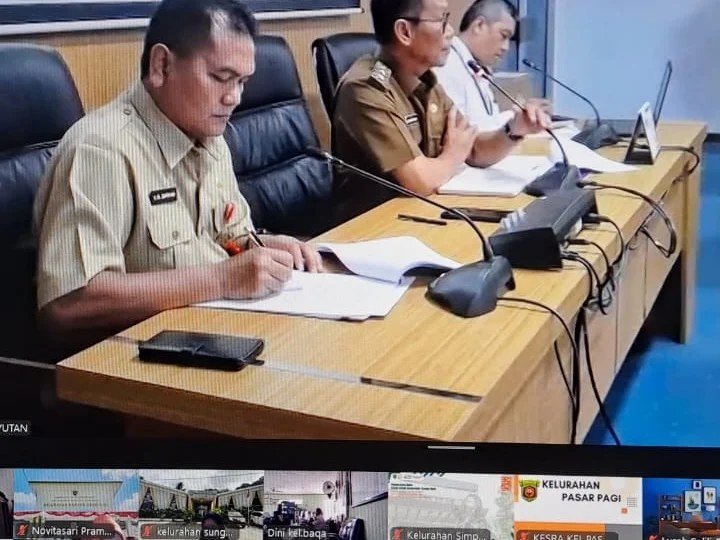 Giat Senin, 05 Agustus 2024 Melaksanakan apel pagi dipimpin oleh Kasi Kesra, Mengikuti Zoom Meeting Koordinasi Rencana Penyaluran CPP Tahap 3 Bulan Agustus 2024 diikuti oleh Lurah & Menghadiri Sosialisasi PEKPPP dan Penginputan Data Dukung F01 dihadiri oleh Seklur