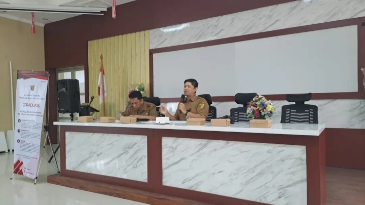 Giat Selasa, 06 Agustus 2024, Melaksanakan Pendataan Biodata IKM bersama Dinas Koperasi, Kasi Ekobang dan Staff & Menghadiri Rapat Koordinasi Rekonsiliasi Data dan Pembahasan Intervensi 299 Miskin Ekstrem dihadiri oleh Lurah