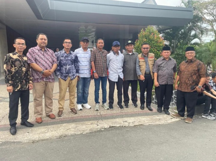 Giat Sabtu, 10 Agustus 2024 Menghadiri Undangan Penyeragan Bantuan Sosial Non Tunai Tahun 2024 di Lapangan Parkir Balaikota dihadiri oleh Lurah
