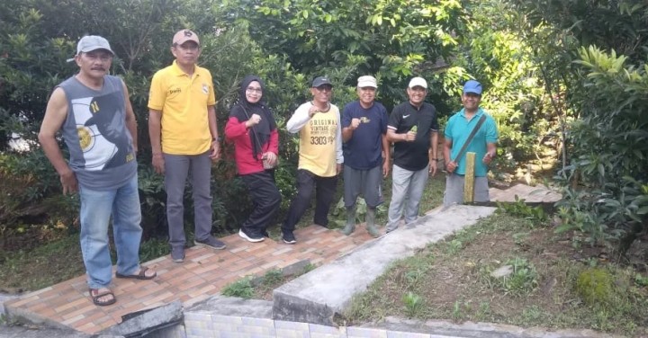 Giat Minggu, 11 Agustus 2024 Gotong Royong Serentak wilayah Kelurahan Sempaja Barat bersama Lurah, Seklur, Kasi Ekobang, Pemtrantib  beserta staf, Ketua RT dan Anak mahasiswa UWGM Samarinda.