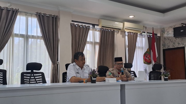 Giat Rabu 14 Agustus 2024, Rapat persiapan pawai Pembangunan HUT RI ke-79 di Ruang Camat Samarinda Utara & Asistens RKA SKPDi Pemerintah Kota Samarinda di Hotel ASTON  di hadirin Bendahara dan Staf
