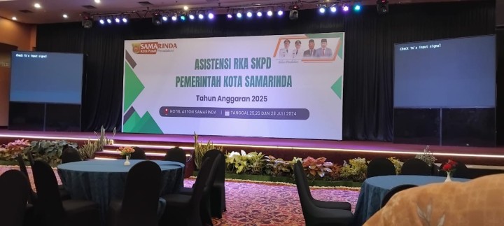 Giat Rabu 14 Agustus 2024, Rapat persiapan pawai Pembangunan HUT RI ke-79 di Ruang Camat Samarinda Utara & Asistens RKA SKPDi Pemerintah Kota Samarinda di Hotel ASTON  di hadirin Bendahara dan Staf