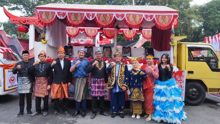 Giat Minggu, 18 Agustus 2024 Mengikuti Pawai Pembangunan HUT RI ke 79 diikuti oleh Seklur