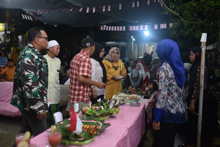 Giat Malam, Minggu 18 Agustus 2024 Menghadiri Malam puncak atau penutupan HUT RI 17 Agustus di wilayah RT 11 Kelurahan Sempaja Barat dihadiri Lurah, Ketua TP PKK dan sekretaris PKK, Babinsa, Mahasiswa UWGM Samarinda, Ketua RT 11 dan seluruh warga RT 11. Alhamdulillah telah berjalan dengan Lancar.