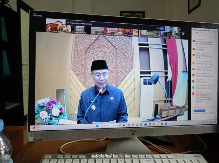 Giat Rabu, 21 Agustus 2024 Mengikuti Sosialisasi Pengawasan Pemilu Pada Pemilihan Gubernur, Wakil Gubernur, Walikota dan Wakil Walikota Tahun 2024 di Hotel Royal Park diikuti oleh Lurah & Mengikuti Zoom Meeting Rapat Paripurna DPRD Kota Samarinda Masa Persidangan II Tahun 2024 dengan Agenda Penetapan Program Pembentukan Peratura Daerah Kota Samarinda Tahun 2025 diikuti oleh Seklur