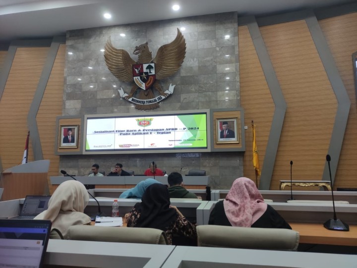 Giat, Jum'at 23 Agustus 2024, Menghadiri Rapat Pencegahan Tindak Pidana Korupsi pada Program Pembangunan dan Pemberdayaan Masyarakat (Probebaya) kota Samarinda di Aula kantor kecamatan Samarinda Utara dihadiri Seklur, Kasi Ekobang dan Kasi Kesra & Menghadiri Rapat Sosialisasi Fitur Baru dan Persiapan APBD-P 2024 pada Aplikasi e-Tepian di ruang rapat Mangkupelas Lt 2 dihadiri staf Operator e-Tepian.