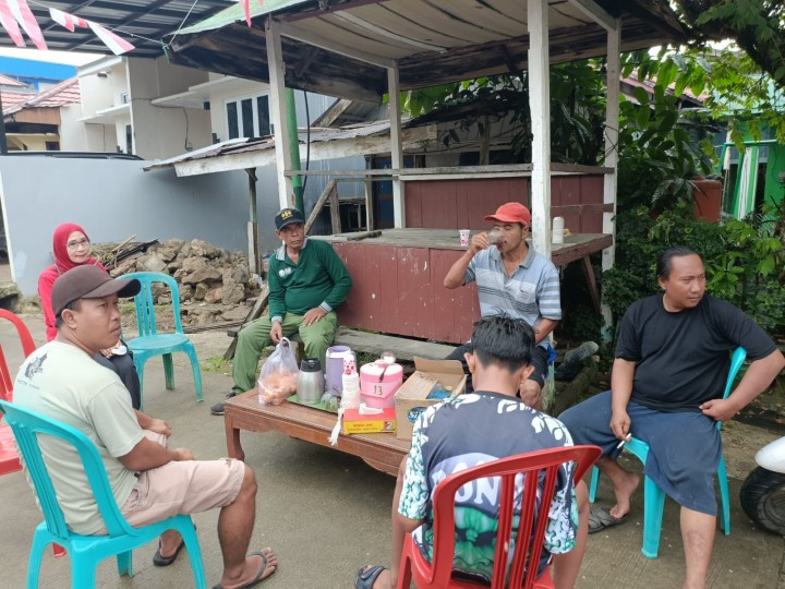 Giat, Minggu 25 Agustus 2024 Memonitoring kerja bakti di wilayah RT 07 pada kelurahan sempaja barat di hadiri Lurah dan Kasi Ekbang & Menghadiri Jalan Santai, Pemotong Tumpeng dalam rangka Hari Kemerdekaan di Taman Puncak Perum TVRI Graha Asri RT 05 dihadiri Lurah, Kasi Ekobang, Mahasiswa UWGM Samarinda dan ketua RT 5 seluruh warga RT 5. Alhamdulillah telah berjalan dengan Lancar.