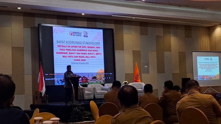 Giat Sore, Selasa 27 Agustus 2024 Menghadiri Rapat Penyerahan Simbolis Program CSR dan Sosialisasi Program Kampung Iklim Kelurahan Gunung Lingai dihadiri Lurah dan Kasi Ekobang. & Menghadiri Launching layanan 112 digital untuk pelaporan layanan digital kecamatan dan kelurahan dan Sosialisasi perwali nomor 23 Tahun 2024 di Hotel Mercure Samarinda dihadiri Seklur