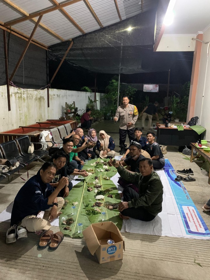 Giat malam, Selasa 27 Agustus 2024 Silahturahmi dan Kumpul bareng dengan Lurah, Ketua RT se-kelurahan sempaja barat, Bhabinkamtibmas, PKD Kelurahan, Panwascam, PPK Kecamatan Samarinda Utara, Ketua PPS beserta anggota dan Sekretariat PPS beserta anggota dan mahasiswa UWGM Samarinda.