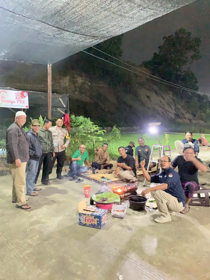 Giat malam, Selasa 27 Agustus 2024 Silahturahmi dan Kumpul bareng dengan Lurah, Ketua RT se-kelurahan sempaja barat, Bhabinkamtibmas, PKD Kelurahan, Panwascam, PPK Kecamatan Samarinda Utara, Ketua PPS beserta anggota dan Sekretariat PPS beserta anggota dan mahasiswa UWGM Samarinda.