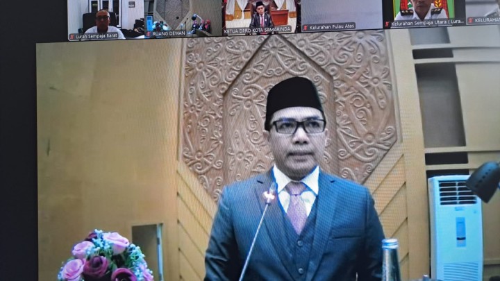 Giat, Rabu 28 Agustus 2024 Menghadiri Pengukuhan Pengurus Lembaga Pemberdayaan Masyarakat (LPM) Kelurahan se-Kota Samarinda di halaman Parkir Balaikota Samarinda dihadiri Lurah & mengikuti Zoom Meeting Rapat Paripurna DPRD Kota Samarinda Masa Persidangan II Tahun 2024 dengan Agenda Peresmian Pemberhentian anggota DPRD Kota Samarinda masa Jabatan Tahun 2019-2024 dan Peresmian Pengangkatan dan Pengucapan Sumpah/janji Anggota DPRD Kota masa Jabatan Tahun 2024-2029 diikuti Lurah.