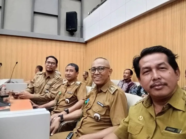Giat, Senin 02 September 2024 Melaksanakan Apel Senin pagi di kelurahan sempaja barat di pimpin Kasi Ekbang & Menghadiri Rapat Pemantapan Badan Usaha Milik Rukun Tetangga (BUMRT) berbasis kelurahan di Ruang Mangkupalas balaikota Lt 2 dihadiri Lurah.