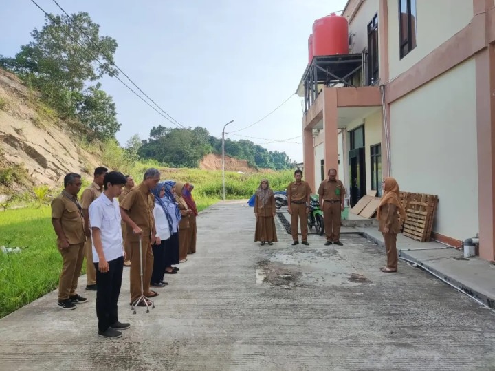 Giat, Senin 02 September 2024 Melaksanakan Apel Senin pagi di kelurahan sempaja barat di pimpin Kasi Ekbang & Menghadiri Rapat Pemantapan Badan Usaha Milik Rukun Tetangga (BUMRT) berbasis kelurahan di Ruang Mangkupalas balaikota Lt 2 dihadiri Lurah.