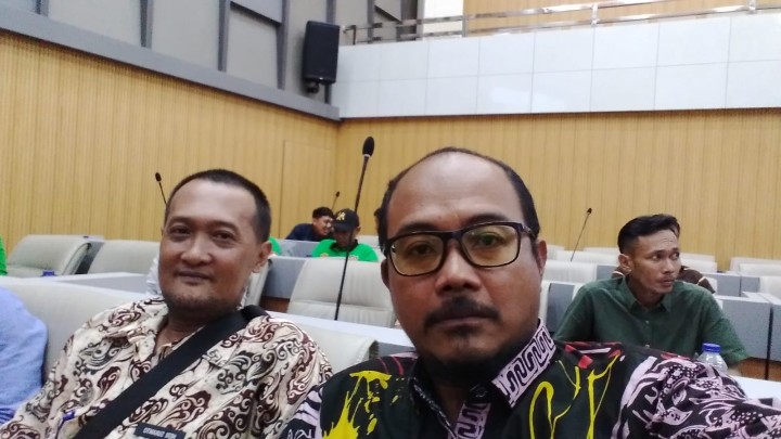 Giat, Jum'at 06 September 2024 Menghadiri Rapat Koordinasi dalam rangka persiapan pilkada 2024 di Swiss Bell Hotel Samarinda Lt 2 dihadiri Lurah & Menghadiri Rapat Launching (Peluncuran) program Inovasi proyek perubahan (Proper) pelatihan kepemimpinan nasional tingkat II dengan judul "Sinergi Pemberdayaan Satlinmas dalam Ketentraman dan Ketertiban Umum di kota Samarinda dalam rangka kesiapan pilkada 2024 serta pencegahan dan penanganan gangguan ketentraman dan ketertiban di tingkat kecamatan dan kelurahan se-kota Samarinda diruang Mangkupalas balaikota Lt 2 dihadiri Kasi Tapem