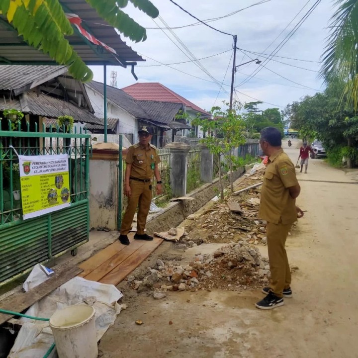 Giat, Selasa 10 September 2024  Peninjauan Lokasi pada kegiatan Probebaya Tahun Anggaran 2024 bidang Sapras Monitoring Semenisasi Jl. AW Syahrani Blok J dan JB RT 01, Monitoring Penurapan Drainase parit sungai Jl. KH Wahid Hasyim RT 04, Monitoring Semenisasi parit drainase Jl. KH Wahid Hasyim Perum Pinang Mas RT 06 dan Monitoring Semenisasi dan Jembatan Ulin Jl. KH Wahid Hasyim GG Kalem RT 07. Dihadiri Lurah, Seklur beserta staf.