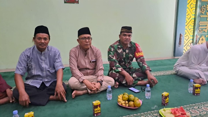Giat malam, Rabu 11 September 2024 Menghadiri dalam Rangka peringatan Maulid Nabi Muhammad SAW di Masjid Ustambul Al-Misran dihadiri Lurah, Babinsa dan Ketua RT 04 dan RT 05.