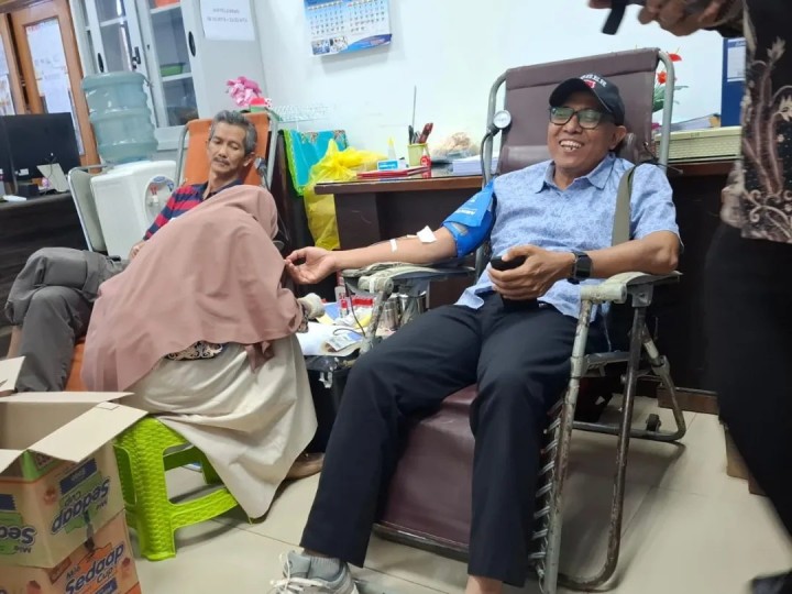 Giat, Kamis 12 September 2024 Melaksanakan Kegiatan Aksi Donor Darah di Kecamatan Samarinda Utara dihadiri Lurah & Pengecekan lokasi Penumpukan Kayu setelah bikin Jembatan Persempitan menutup Parit di RT 4 dihadiri Kasi Tapem beserta staf, Bhabinkamtibmas dan Ketua RT 04.