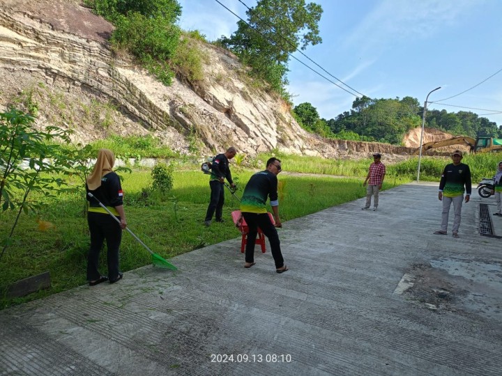 Giat, Jum'at 13 September 2024 Melaksanakan kegiatan kerja bakti dilingkungan kelurahan sempaja barat.