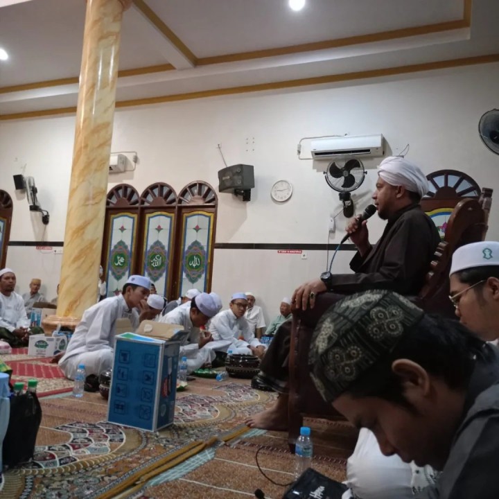 Giat, Senin 16 September 2024 Menghadiri dalam Rangka peringatan Maulid Nabi Muhammad SAW di Masjid Al-Hijrah dihadiri Seklur.