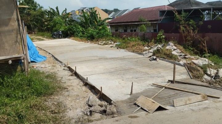 Giat, Selasa 17 September 2024 Peninjauan Lokasi pada kegiatan Probebaya Tahun Anggaran 2024 bidang Sapras Monitoring Pengerjaan Semenisasi Blok. J RT 1.