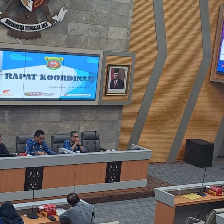 Giat, Selasa 17 September 2024 Menghadiri Rapat Koordinasi di pimpin oleh Bapak Andi Harun Wali Kota Samarinda di Ruang Rapat Mangkupelas Lt 2 dihadiri Lurah