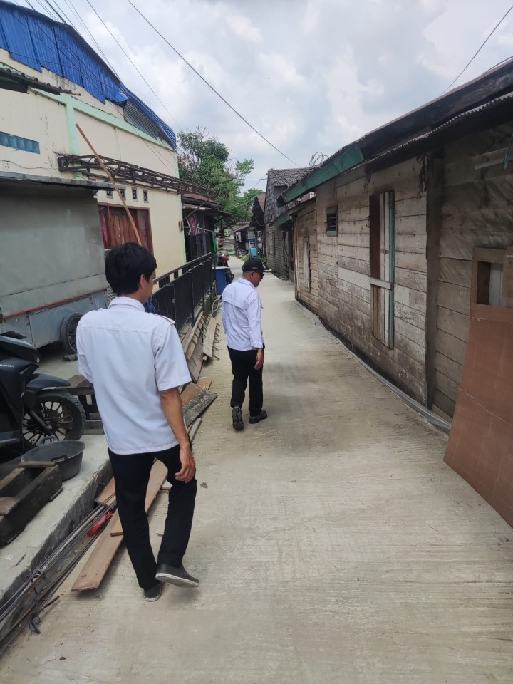 Giat, Rabu 18 September 2024 Peninjauan Lokasi pada kegiatan Probebaya Tahun Anggaran 2024 bidang Sapras Monitoring Semenisasi Blok. J dan Blok JB RT 01, Monitoring Penurapan Drainase parit sungai Jl. KH Wahid Hasyim RT 04, Monitoring Semenisasi parit drainase Jl. KH Wahid Hasyim Perum Pinang Mas RT 06, Monitoring Semenisasi Jl. KH Wahid Hasyim GG Kalem RT 07. & Monitoring Semenisasi di Perum Kayu Manis RT 08 dan RT 09. dihadiri Lurah beserta staf dan Ketua RT.
