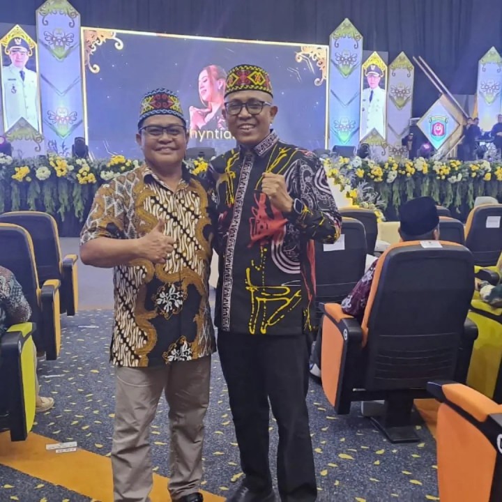 Giat, Sabtu 21 September 2024 Menghadiri Acara Penganugerahan Probebaya Award 2024 di Plenary Hall Convention Hall Sempaja dihadiri Lurah, Seklur dan Kasi Tapem.