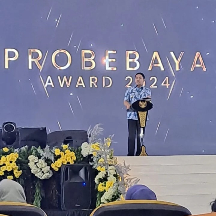 Giat, Sabtu 21 September 2024 Menghadiri Acara Penganugerahan Probebaya Award 2024 di Plenary Hall Convention Hall Sempaja dihadiri Lurah, Seklur dan Kasi Tapem.