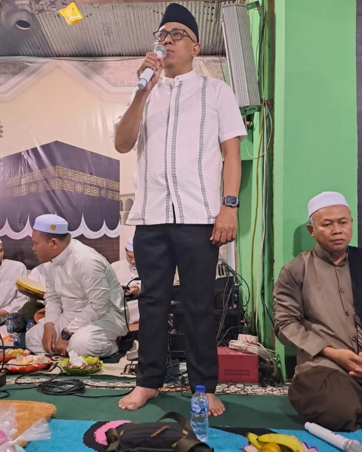 Giat Sabtu, 21 September 2024 Menghadiri Peringatan Maulid Nabi Besar Muhammad SAW sekaligus memberikan Sambutan dan Himbauan Untuk Hadir di TPS pada Pilkada Serentak  27 November 2024 di Langgar Ar Rohmah RT. 12 Kelurahan Sempaja Barat dihadiri Lurah.