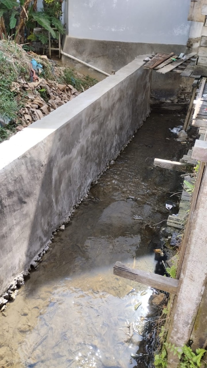 Giat, Selasa 24 September 2024 Peninjauan Lokasi pada kegiatan Probebaya Tahun Anggaran 2024 bidang Sapras yang telah selesai pekerjaan Monitoring Semenisasi Blok. J dan Blok JB RT 01, Monitoring Semenisasi di Jl AW Syahrani GG Salomo RT 03, Monitoring Penurapan Drainase parit sungai Jl. KH Wahid Hasyim RT 04, Monitoring Semenisasi parit drainase Jl. KH Wahid Hasyim Perum Pinang Mas RT 06, Monitoring Semenisasi Jl. KH Wahid Hasyim GG Kalem RT 07. & Monitoring Semenisasi di Perum Kayu Manis RT 08 dan RT 09. dihadiri Kasi Ekbang beserta staf, Pendamping Infrastruktur, Anggota Pokmas dan Ketua RT.