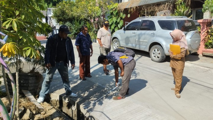 Giat, Selasa 24 September 2024 Peninjauan Lokasi pada kegiatan Probebaya Tahun Anggaran 2024 bidang Sapras yang telah selesai pekerjaan Monitoring Semenisasi Blok. J dan Blok JB RT 01, Monitoring Semenisasi di Jl AW Syahrani GG Salomo RT 03, Monitoring Penurapan Drainase parit sungai Jl. KH Wahid Hasyim RT 04, Monitoring Semenisasi parit drainase Jl. KH Wahid Hasyim Perum Pinang Mas RT 06, Monitoring Semenisasi Jl. KH Wahid Hasyim GG Kalem RT 07. & Monitoring Semenisasi di Perum Kayu Manis RT 08 dan RT 09. dihadiri Kasi Ekbang beserta staf, Pendamping Infrastruktur, Anggota Pokmas dan Ketua RT.