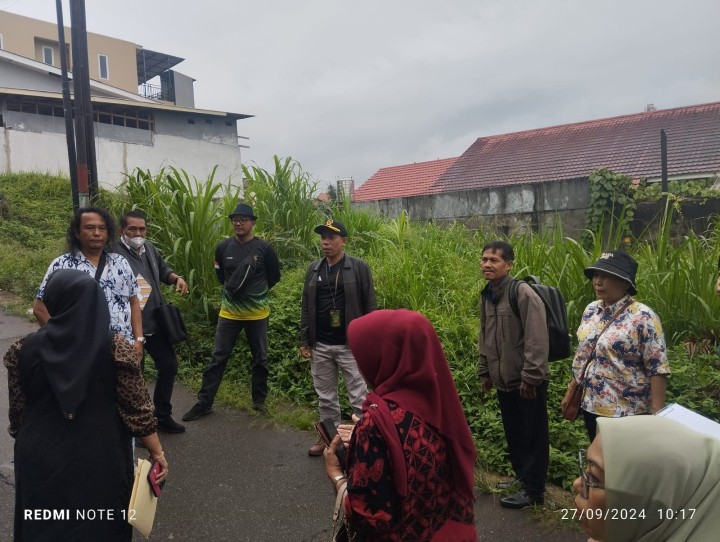 Giat, Jum'at 27 September 2024 Agenda sidang sengketa lahan sbg penggugat an. Rinda Riana  Nur terhadap tergugat an. Jumeri dan Rizali Rahman, dgn acara Pemeriksaan setempat di lokasi beralamat di jl. AW Syahranie 4 Blok. E RT 02 dihadiri Kasi Tapem beserta staf dan Ketua RT 02.