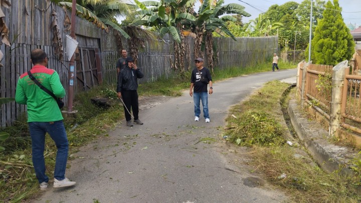 Giat Minggu, 29 September 2024 Gotong Royong Kebersihan Lingkungan dan Drainase di 03, 04, 05, 06, 10 dan RT 12 Kelurahan Sempaja Barat dihadiri Lurah, Kasi Tapem beserta staf dan Ketua RT.