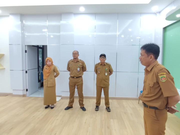 Giat, Senin 30 September 2024 Melaksanakan apel Senin pagi di kelurahan sempaja barat di pimpin oleh Seklur & Melakukan rapat koordinasi dengan Seklur dan seluruh Kasi kelurahan sempaja barat di pimpin Lurah.