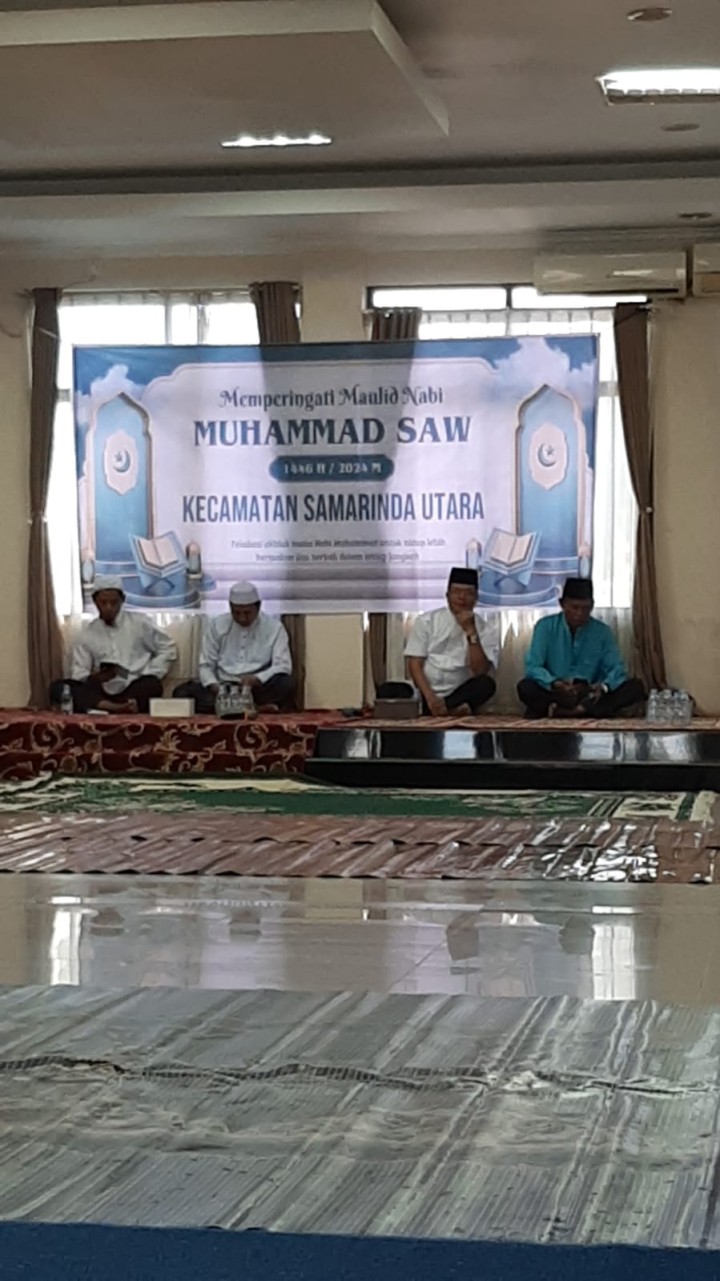 Giat, Jum'at 04 Oktober 2024 Menghadiri Undangan dalam Memperingati Maulid Nabi Muhammad SAW di Kecamatan Samarinda Utara di Aula kantor kecamatan Samarinda Utara dihadiri Lurah, Kasi Ekobang, Kasi Kesra beserta staf & Mengikuti Zoom Meeting tentang Sosialisasi Pendaftaran PPPK Tahun Anggaran 2024 di ikuti Seklur dan seluruh Non ASN kelurahan sempaja barat.