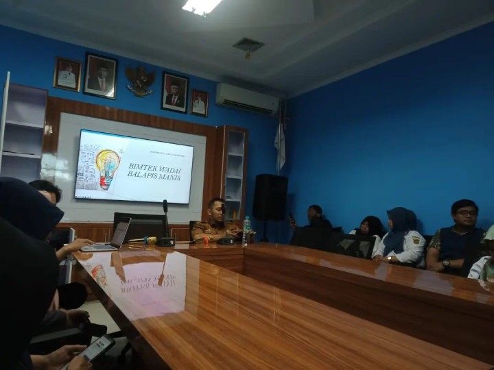Giat, Selasa 08 Oktober 2024 Menghadiri Rapat Koordinasi Pelaksanaan Kelurahan dan Kecamatan Digital di Ruang Rapat Sembuyutan Lt 3 balaikota dihadiri Lurah, Menghadiri Rapat Verifikasi Validasi Jabatan Pelaksana dan Penyesuaian Peta Jabatan pada SIASN BKN di Swiss-Belhotel dihadiri Seklur, Mengikuti Zoom Meeting Rapat Tim Uji Kelayakan Lingkungan Hidup Kegiatan Pembahasan UKL UPL Rencana Usaha dan/atau kegiatan CV. Mitra Kreatif Mandiri diikuti Kasi Ekbang & Menghadiri Rapat Sosialisasi wadai berlapis manis di Ruang Rapat B Lt 2 Disdukcapil Samarinda dihadiri staf.
