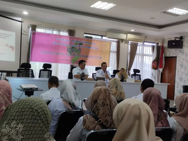 Giat, Rabu 09 Oktober 2024 Menghadiri Rapat Sosialisasi Peta Ketahanan dan Kerentanan Pangan (Food Security and Fulnerability Atlas/FSVA) di Aula Kecamatan Samarinda Utara dihadiri Staf Kesra dan Staf Ekobang & Menerima kunjungan Pajak Daerah Berkeadilan untuk Samarinda yang terdepan ayo bersama2 Sensus Pajak Daerah Kota Samarinda Tahun 2024 diterima oleh Lurah dan Kasi Tapem.
