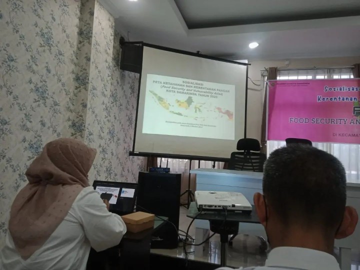 Giat, Rabu 09 Oktober 2024 Menghadiri Rapat Sosialisasi Peta Ketahanan dan Kerentanan Pangan (Food Security and Fulnerability Atlas/FSVA) di Aula Kecamatan Samarinda Utara dihadiri Staf Kesra dan Staf Ekobang & Menerima kunjungan Pajak Daerah Berkeadilan untuk Samarinda yang terdepan ayo bersama2 Sensus Pajak Daerah Kota Samarinda Tahun 2024 diterima oleh Lurah dan Kasi Tapem.
