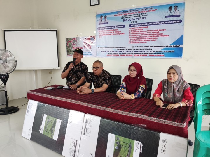 Giat sore, Kamis 10 Oktober 2024 Penyerahan Bantuan kepada Warga kurang mampu dan Anak sekolah, Peralatan Posyandu Makanan tambahan dan Tanaman Toga untuk warga RT 12 di Aula Kantor Kelurahan Sempaja Barat dihadiri Lurah,Kasi Ekbang, Kasi Kesra, Pendamping Probebaya Non Infrastruktur, Ketua Pokmas beserta anggota dan Ketua RT.