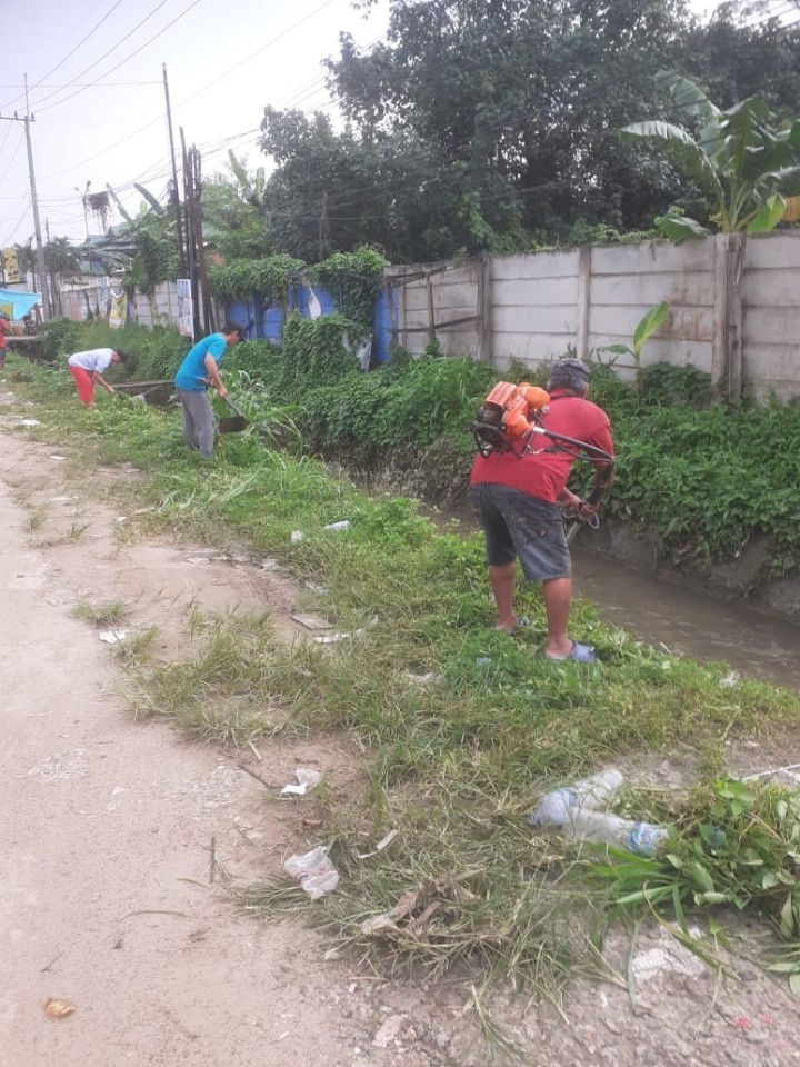 Giat Minggu, 13 Oktober 2024 Gotong Royong Kebersihan Lingkungan dan Drainase di 04, 06 dan RT 12 Kelurahan Sempaja Barat dihadiri Lurah dan Kasi Ekbang.