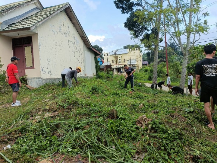 Giat Minggu, 13 Oktober 2024 Gotong Royong Kebersihan Lingkungan dan Drainase di 04, 06 dan RT 12 Kelurahan Sempaja Barat dihadiri Lurah dan Kasi Ekbang.