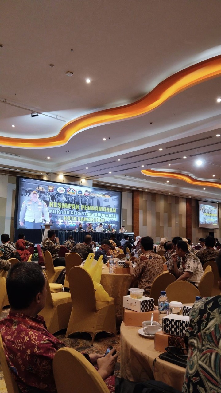 Giat siang, Minggu 13 Oktober 2024 Menghadiri Rapat Konsolidasi Daerah Tingkat Kota pada Pemilihan Kepala Daerah Tahun 2024 di Kota Samarinda di Hotel Harris Samarinda dihadiri Sekretariat beserta anggota dan Ketua PPS beserta anggota.